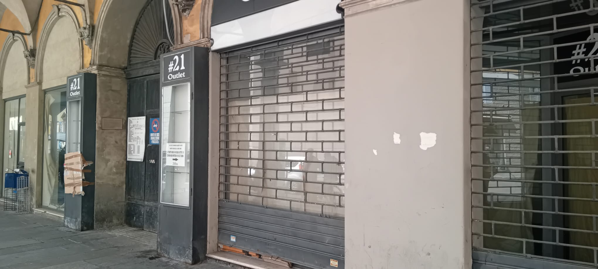 Centro storico, via Emilia San Pietro: l’esodo silenzioso del commercio