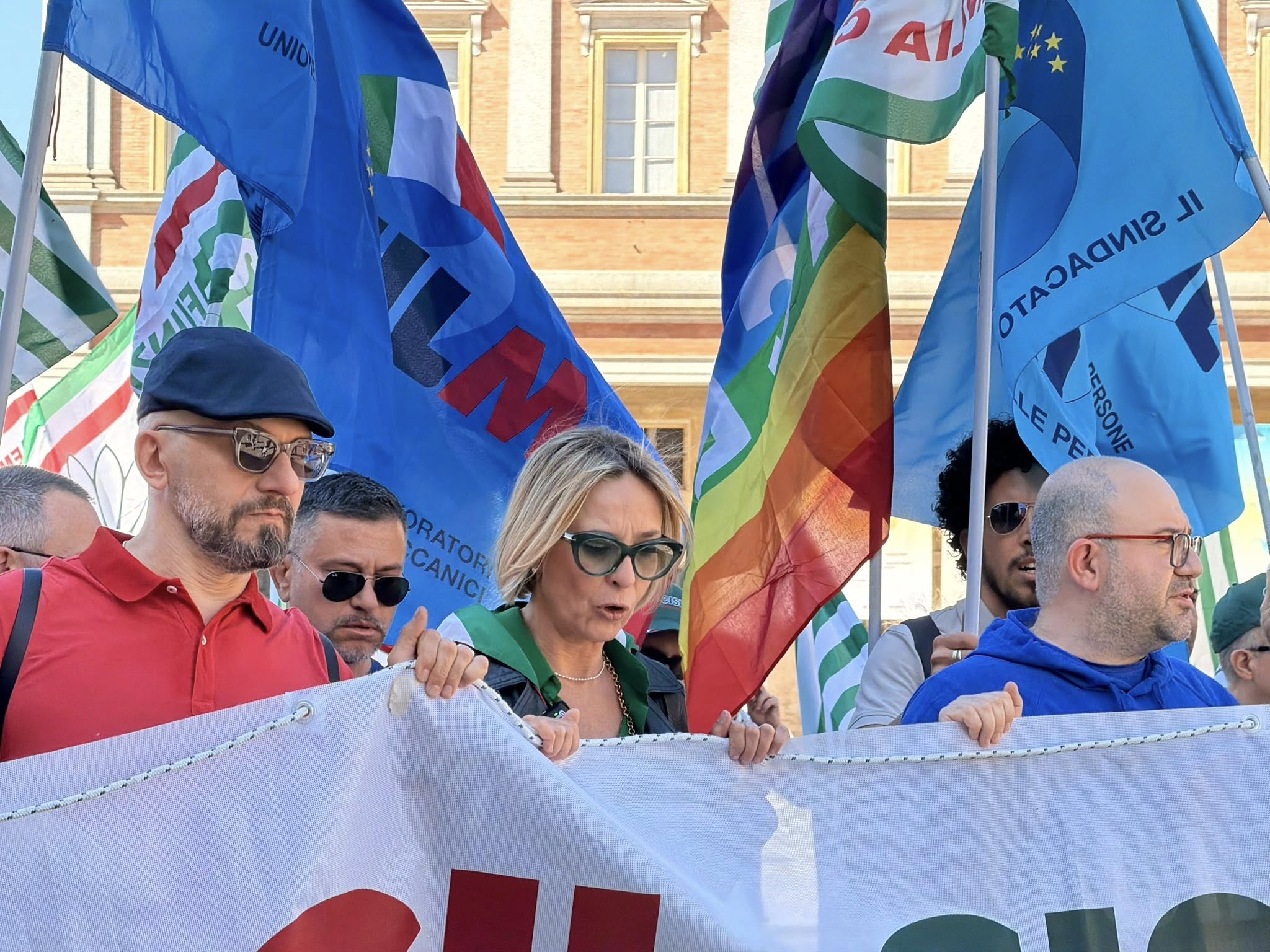 Aumenti del bus, sindacati divisi: ok da Cgil e Uil, la Cisl: l’accordo non è firmato