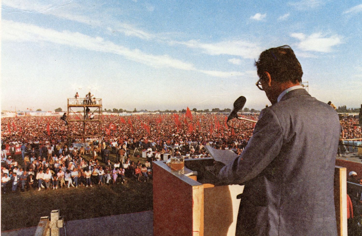 42 anni fa moriva Berlinguer. Nel 1983 un milione sul prato del Campovolo