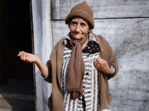 La Candida e il mistero delle sue inseparabili borsine