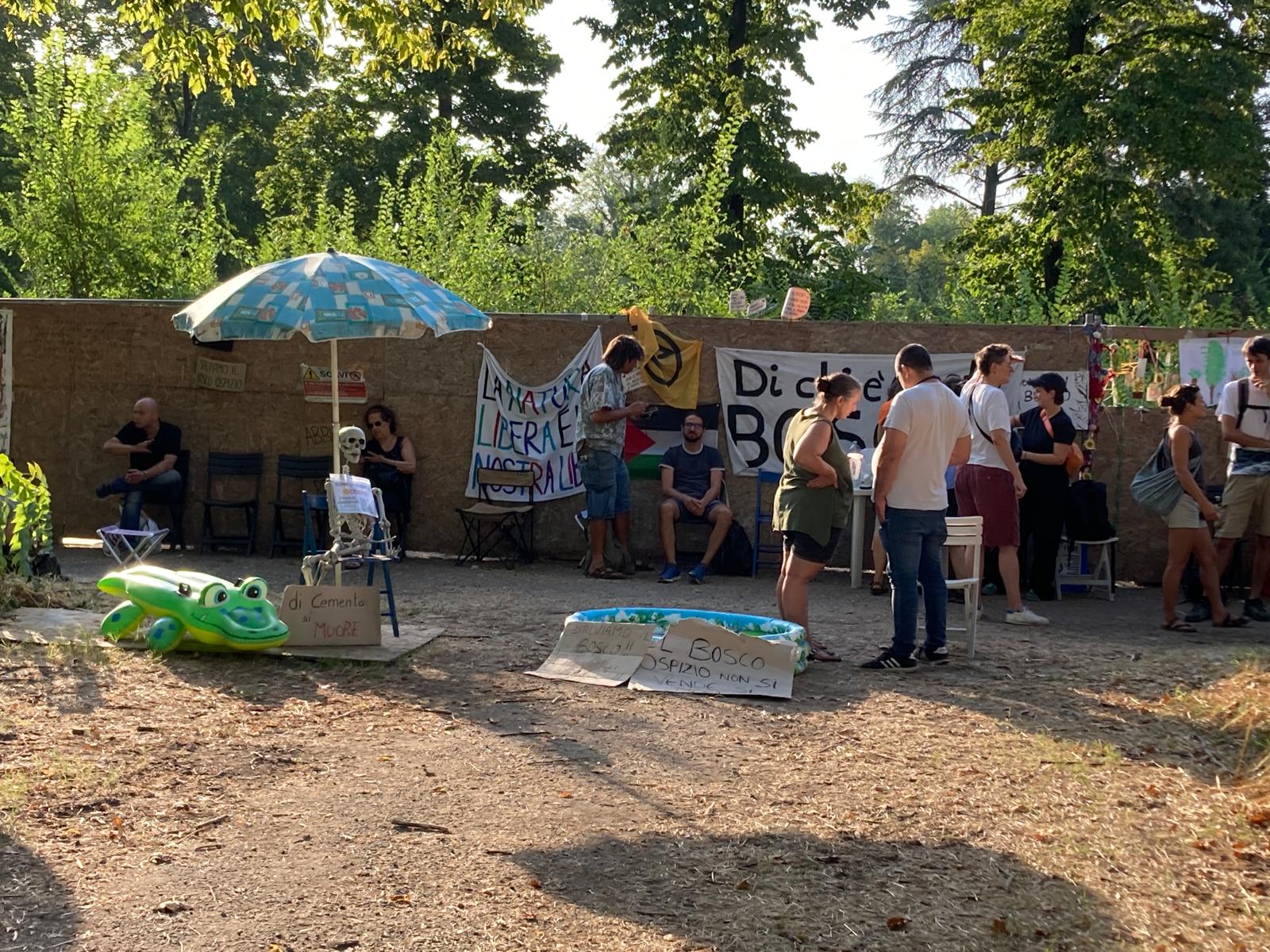 Bosco di Ospizio. Lavori bloccati, Conad denuncia gli attivisti