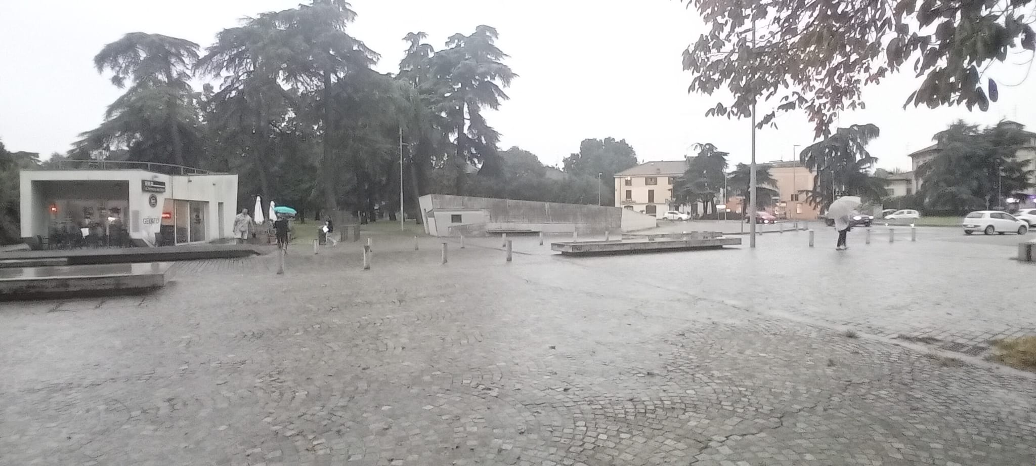Via Emilia Porta Santo Stefano, l’ingresso di Reggio è da rifare