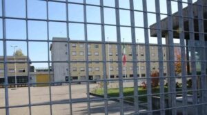 Carcere, guardia ferita da un detenuto con un’arma rudimentale