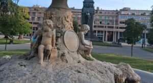 L’incuria ai Giardini pubblici e il manto crivellato attorno al Valli
