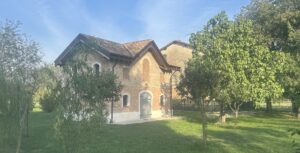 Magia, erbe e tarocchi: visita alla Gabrina, strega marchiata a fuoco