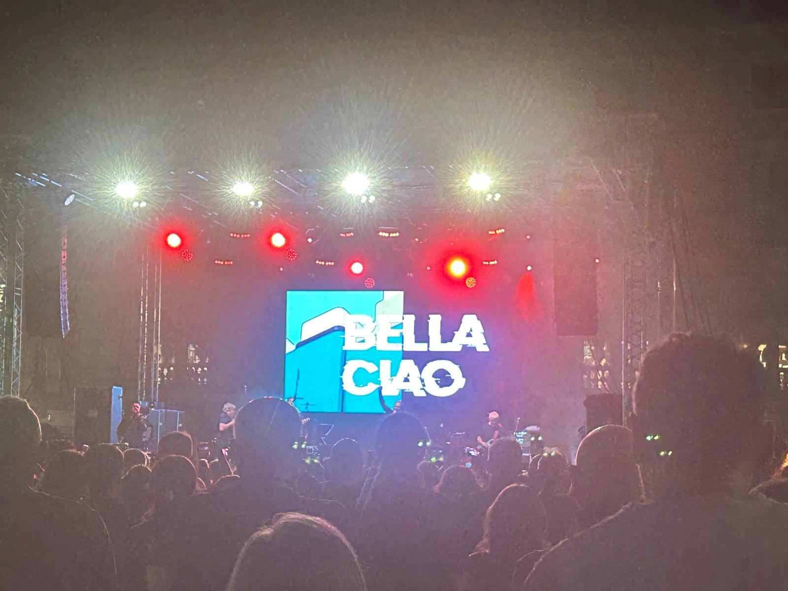 I Nomadi in piazza Prampolini: omaggio a Guccini e Bella Ciao