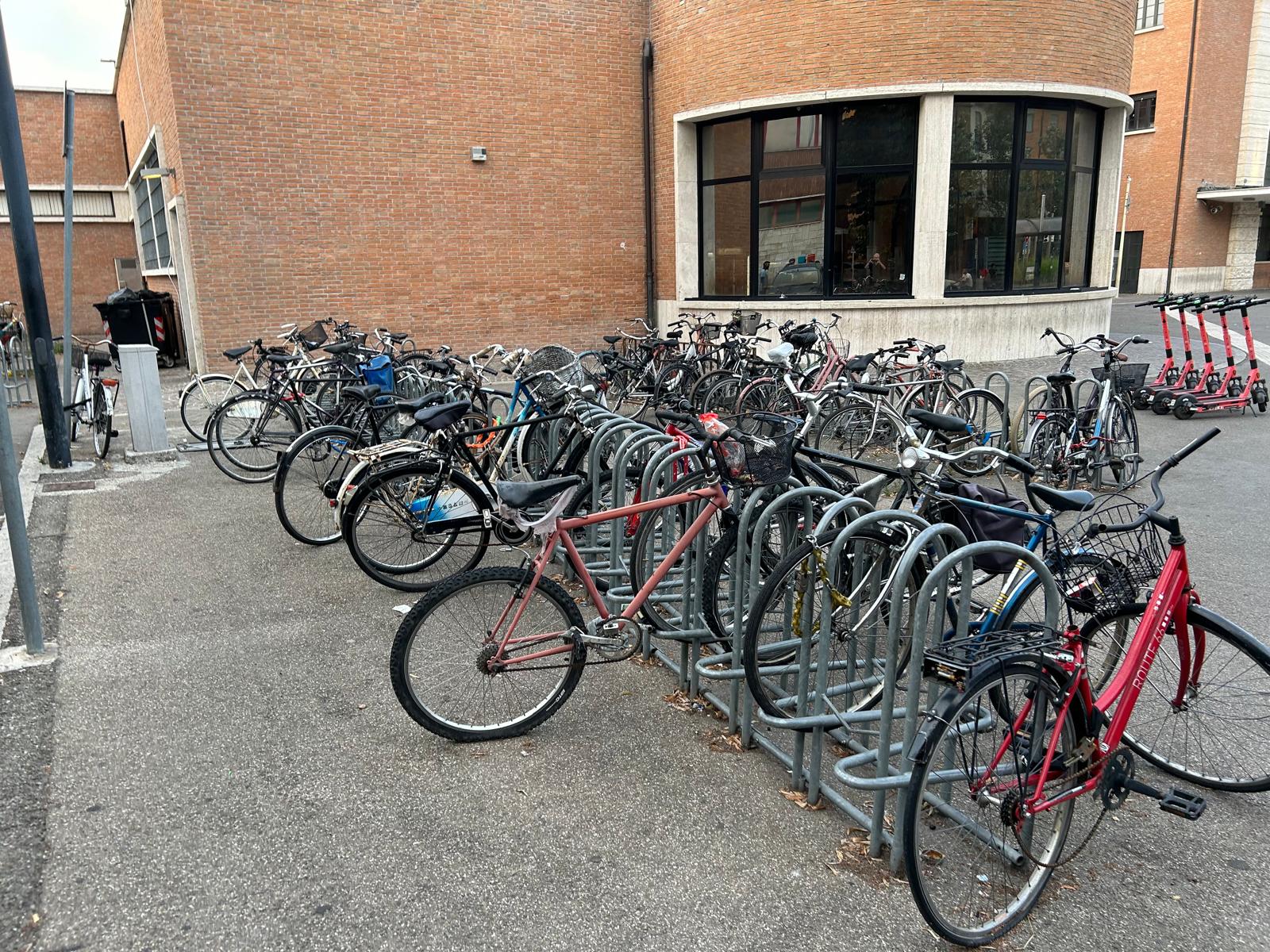 Riqualificazione zona stazione: si parte dai rottami di biciclette
