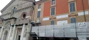 Palazzo dei Canonici (sede del vescovo) svela la facciata appena restaurata