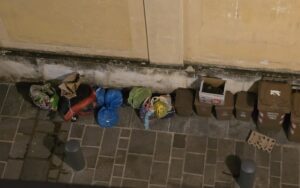 Degrado in centro. In via San Rocco anche una discarica a cielo aperto